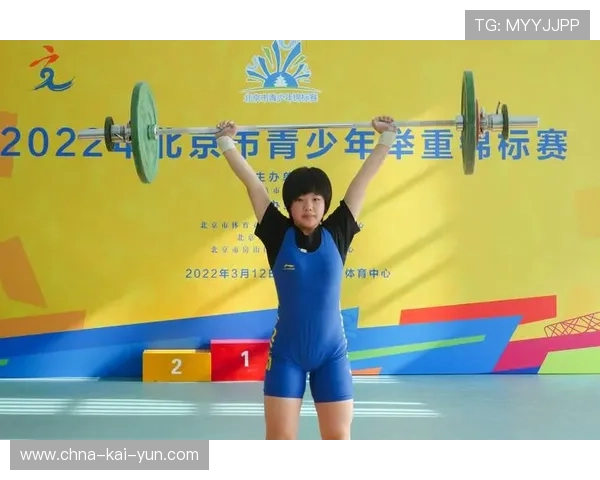 举重俱乐部推动青少年教练员实战带训与能力提升，举重训练营